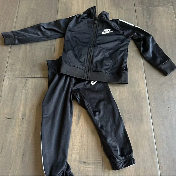 Nike Track Suit - Picture 1 of 6